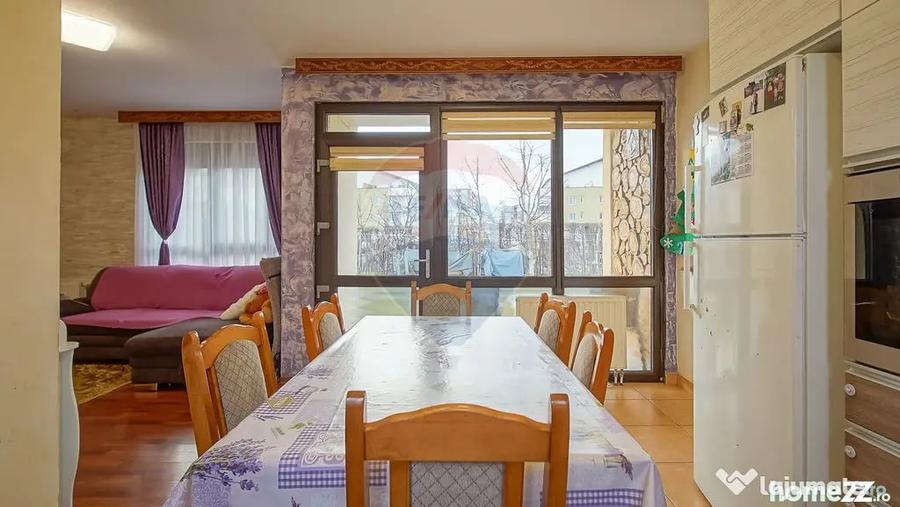 Casă cu 4 camere cu Teren 443 Mp în Tractorul