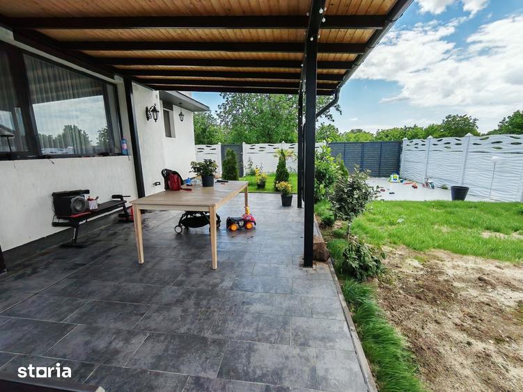 Casă cu 5 camere decomandat cu Teren 300 Mp în Brănești