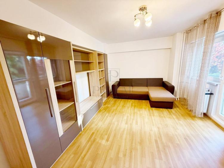 Garsonieră decomandată în Soarelui