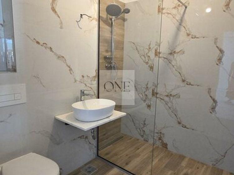 Apartament cu 3 camere decomandat în Tractorul