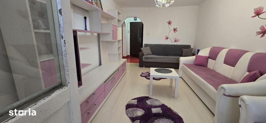 Apartament cu 3 camere decomandat în Micro 6