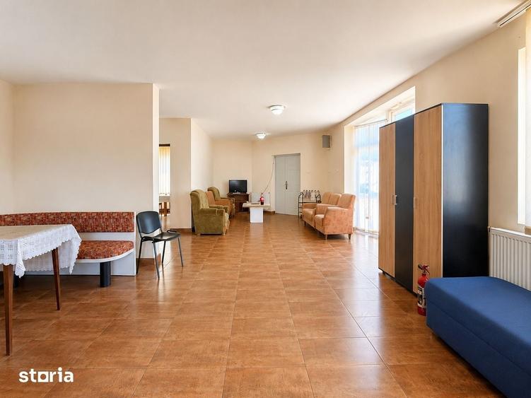 Casă cu 7 camere cu Teren 1000 Mp în Central