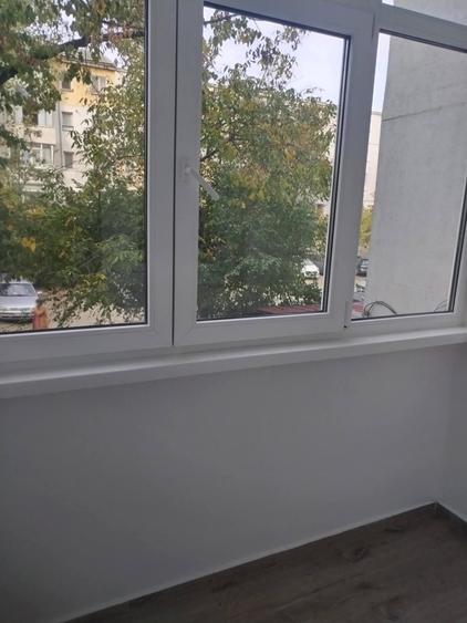 Apartament cu 3 camere semidecomandat în Alexandru cel Bun