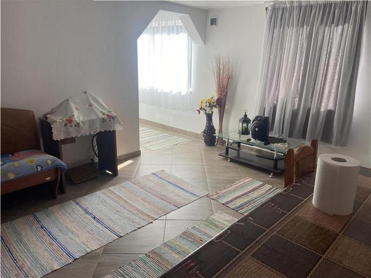 Casă individuală cu 4 camere cu Canalizare în Tătaru
