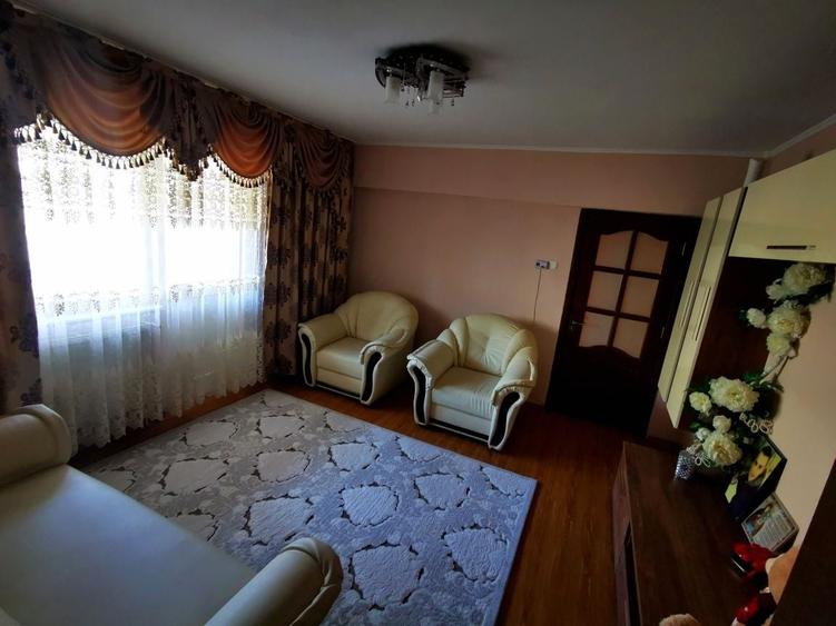 Apartament cu 3 camere semidecomandat în Semicentral