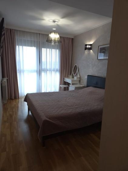 Apartament cu 3 camere decomandat, mobilat în Central