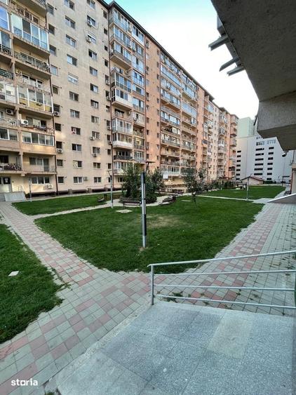 Apartament cu 3 camere decomandat în Vitan
