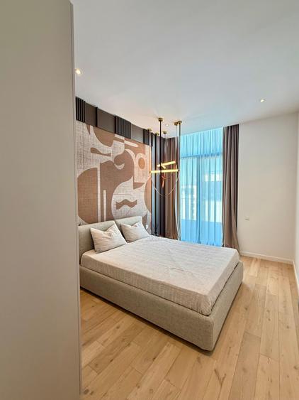 Penthouse cu 4 camere semidecomandat în 13 Septembrie
