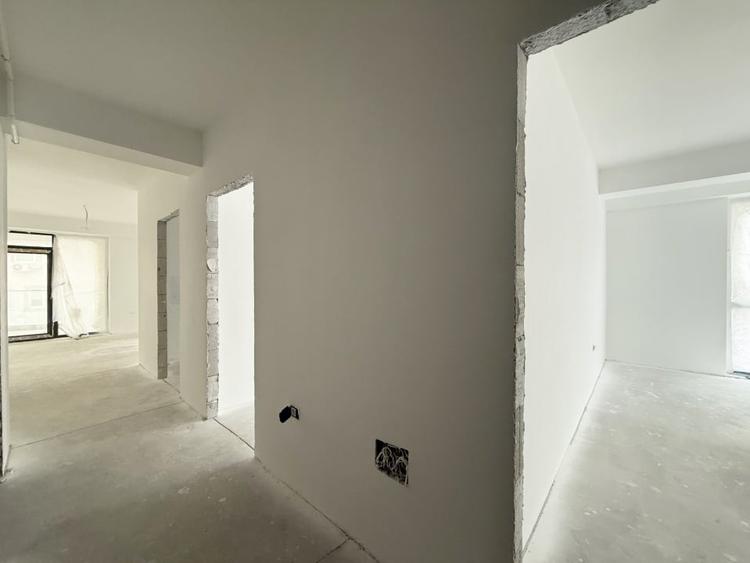 Apartament cu 3 camere semidecomandat în Inel II