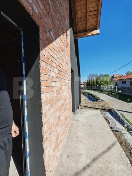 Casă individuală cu 4 camere cu Canalizare în Tureni