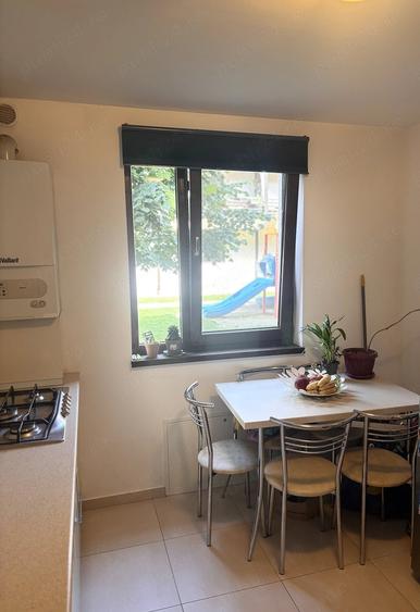 Apartament cu 2 camere decomandat în Tractorul