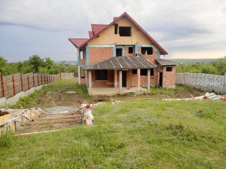Casă cu 6 camere cu Teren 1510 Mp în Găgeni