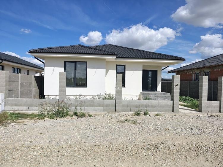 Casă cu 4 camere în Exterior Vest