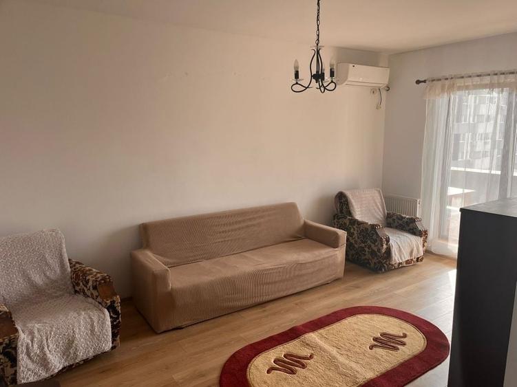 Apartament cu 2 camere decomandat în Roșu