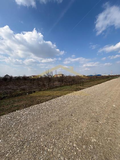 Teren Construcții intravilan de 324 mp, în Est