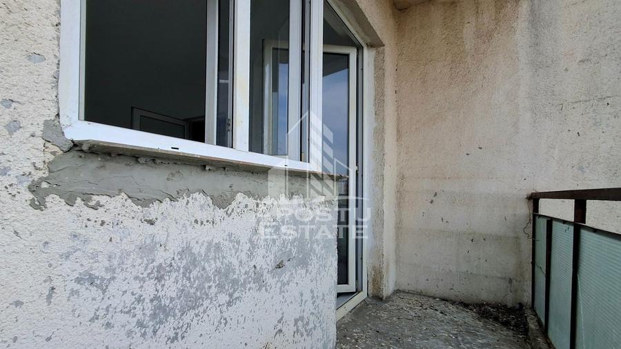 Apartament cu 4 camere semidecomandat în Micălaca