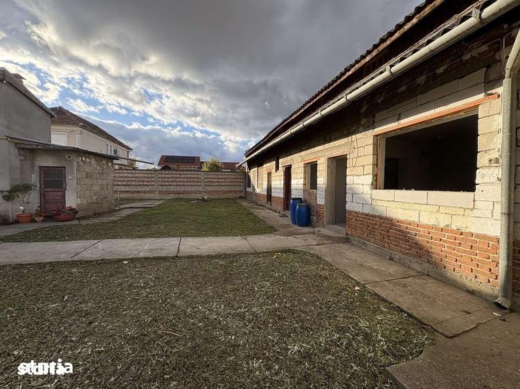 Casă cu 4 camere cu Teren 1065 Mp în Bujac