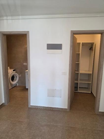 Apartament cu 2 camere decomandat, mobilat în Tractorul