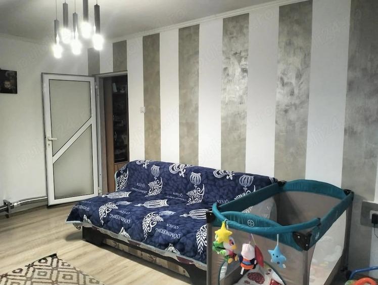 Apartament cu 3 camere decomandat în Nămoloasa