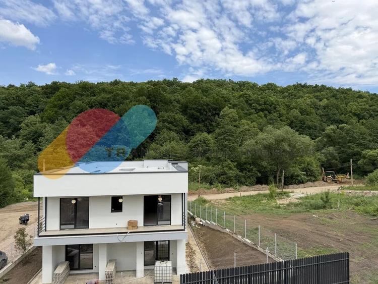 Casă individuală cu 4 camere cu Garaj în Mănăștur
