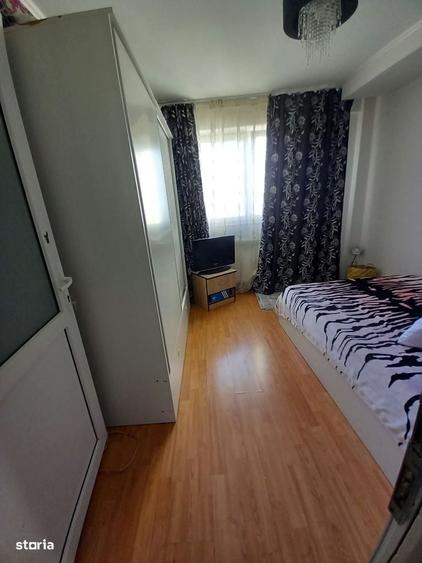 Apartament cu 3 camere semidecomandat în Dobroești