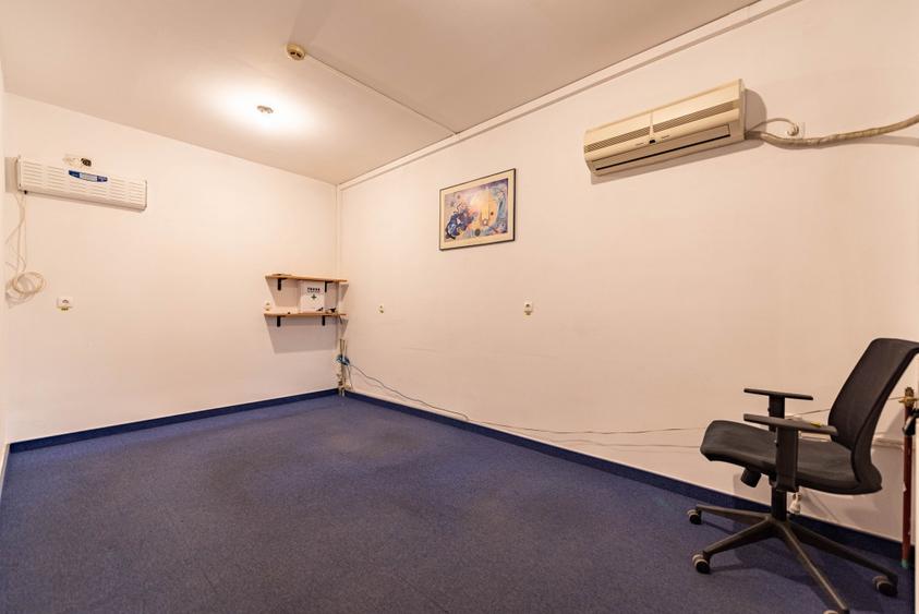 Casă individuală cu 8 camere cu Canalizare în Titulescu