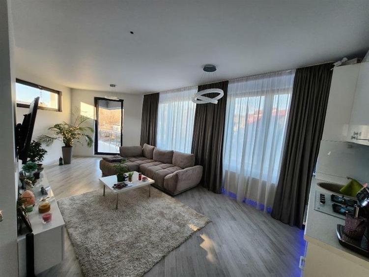 Apartament cu 2 camere semidecomandat, mobilat în Bucureștii Noi