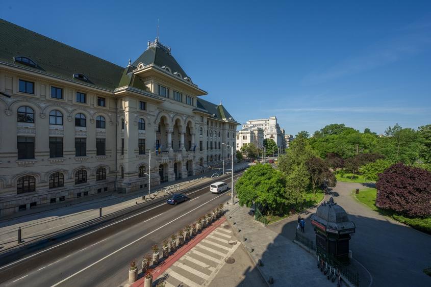 Apartament cu 5 camere decomandat în Cișmigiu
