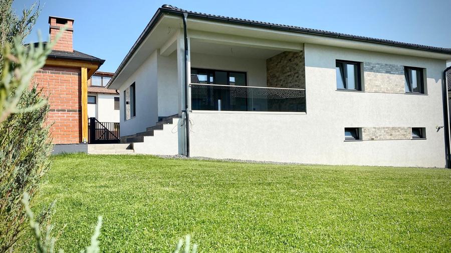 Casă individuală cu 4 camere cu Canalizare în Șelimbăr