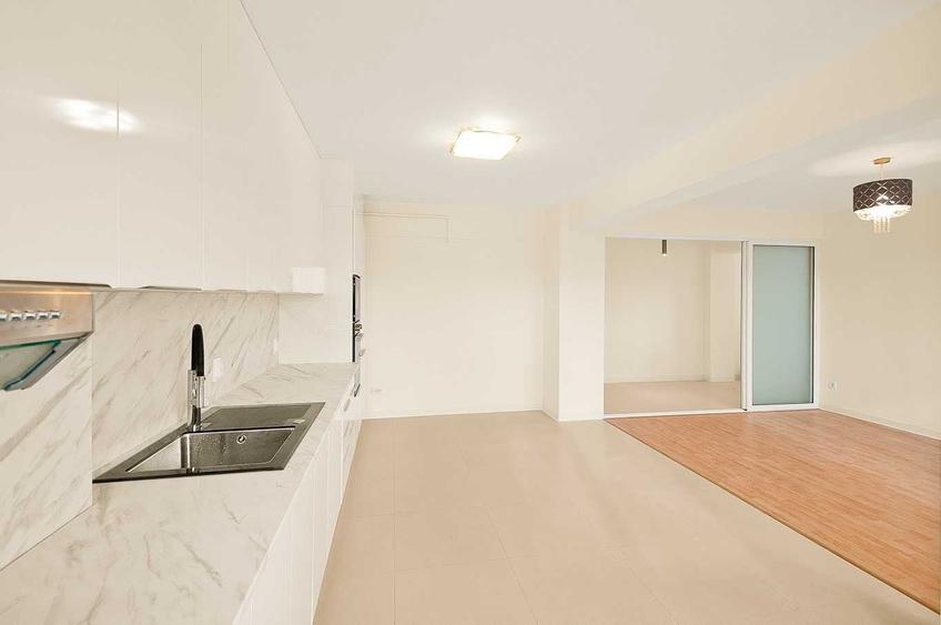 Apartament cu 3 camere decomandat în Barieră