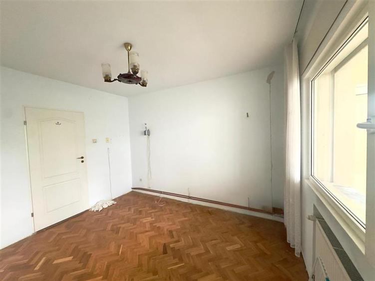 Apartament cu 4 camere semidecomandat, mobilat în Copou
