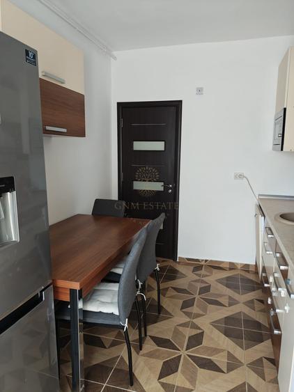 Apartament cu 3 camere decomandat, mobilat în Păcii