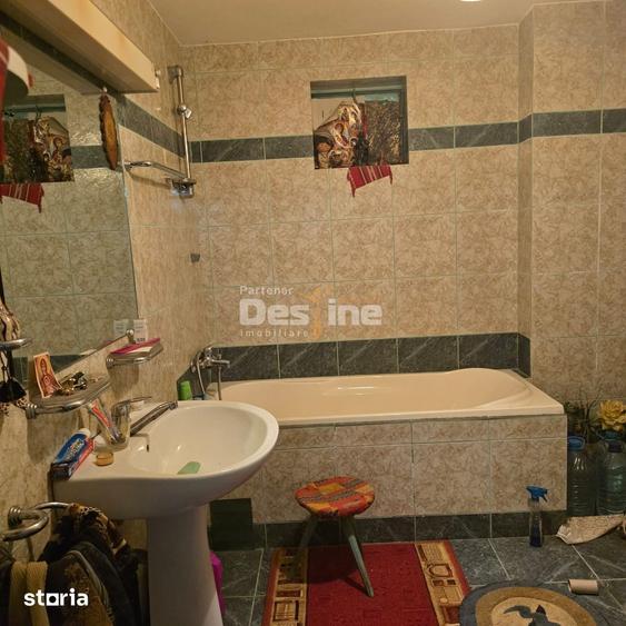 Casă cu 5 camere cu Canalizare în Ultracentral