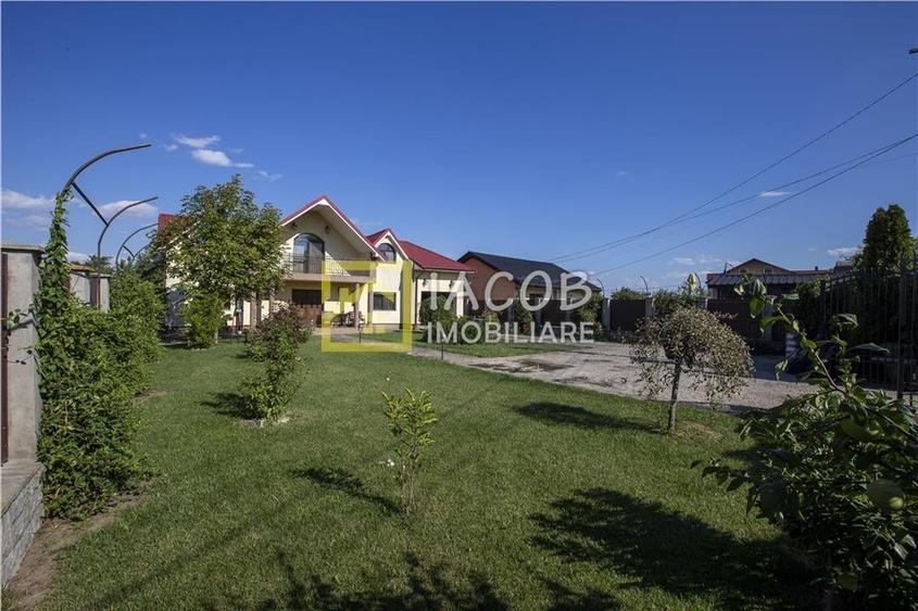 Casă individuală cu 6 camere cu Teren 952 Mp în Săucești