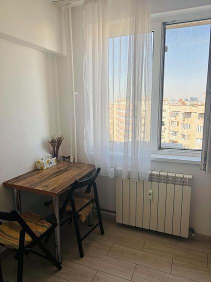 Apartament cu 3 camere semidecomandat în Bucur Obor