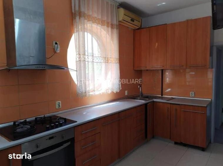 Apartament cu 5 camere în Craiovița Nouă