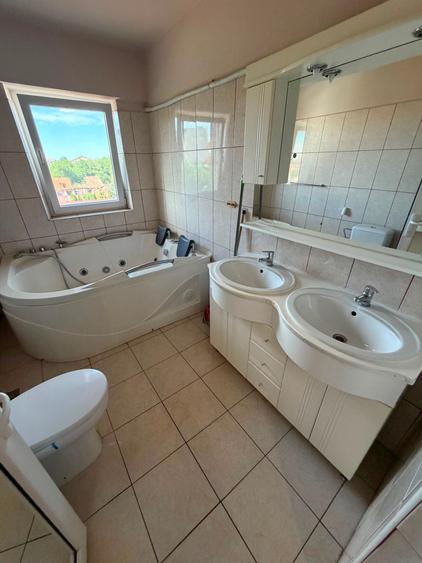 Apartament cu 2 camere semidecomandat în Lipovei