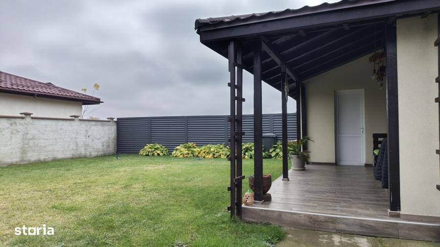 Casă cu 4 camere în Izvoru