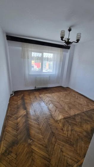 Apartament cu 3 camere decomandat în Exterior Vest
