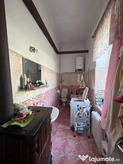 Casă cu 3 camere cu Teren 619 Mp în Central