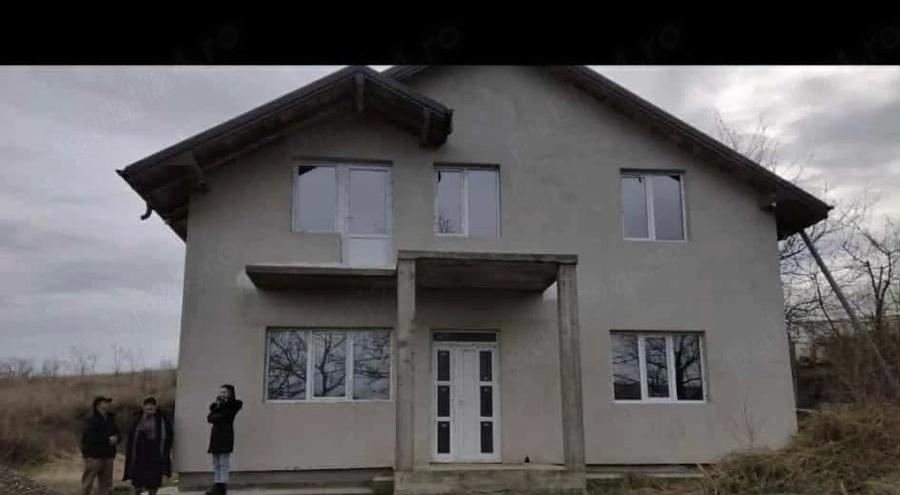 Casă cu Teren 1800 Mp în Trușești