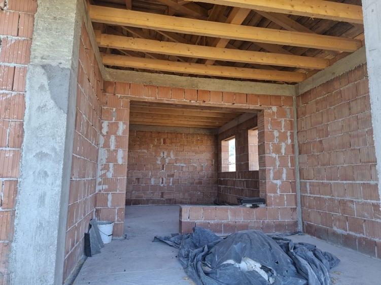 Casă cu 4 camere în Micești