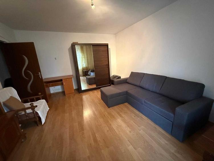 Garsonieră decomandată în Plopilor