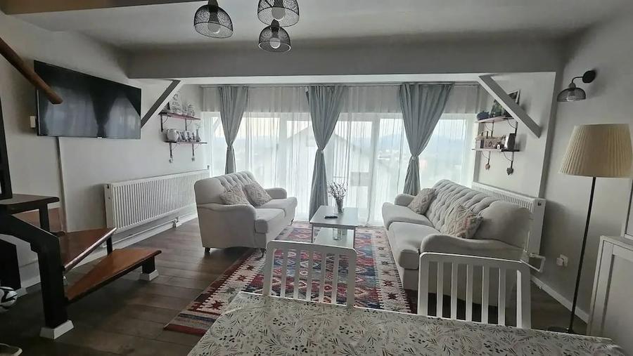 Apartament cu 4 camere decomandat în Central