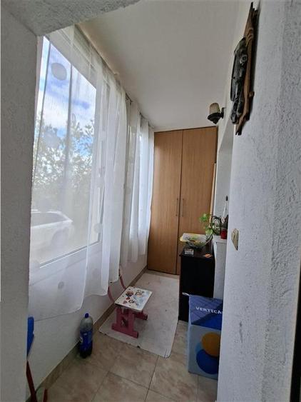 Apartament cu 3 camere decomandat, mobilat în Exterior Est