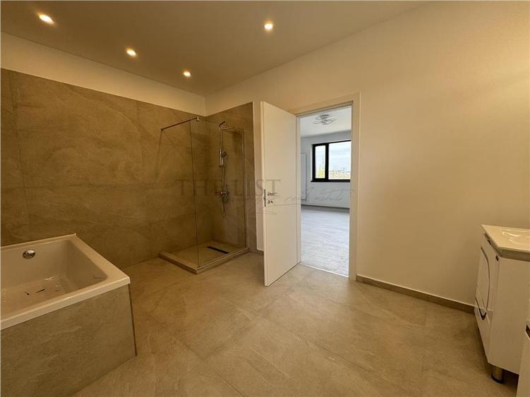 Casă individuală cu 8 camere cu Teren 1000 Mp în Pipera