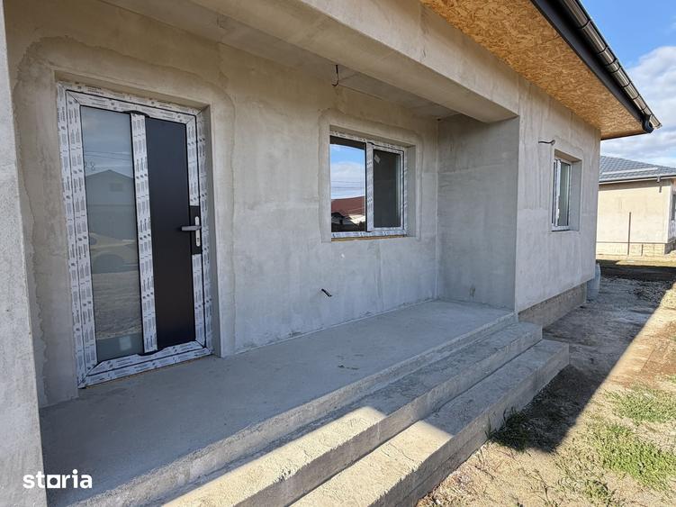 Casă cu 4 camere cu Teren 500 Mp în Joița