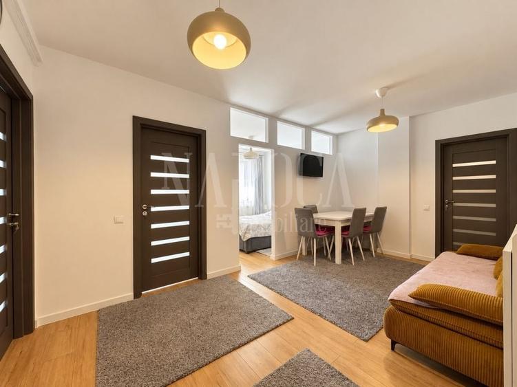 Apartament cu 3 camere semidecomandat în Dâmbul Rotund