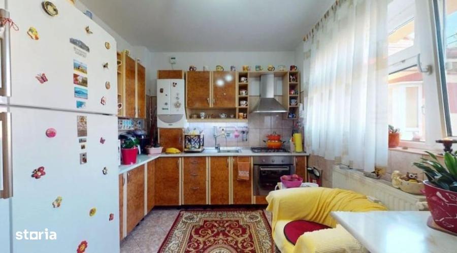 Casă cu 8 camere cu Teren 420 Mp în Nord