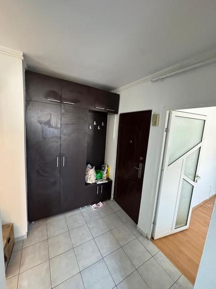 Apartament cu 3 camere decomandat, mobilat în Tomis III